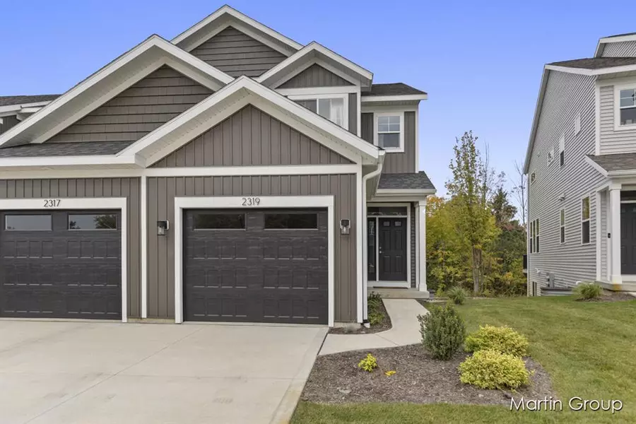 2229 Watertown Way NE, Grand Rapids, MI 49505