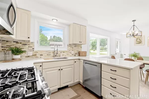 Grand Rapids Twp, MI 49525,2712 Roanoke Drive NE