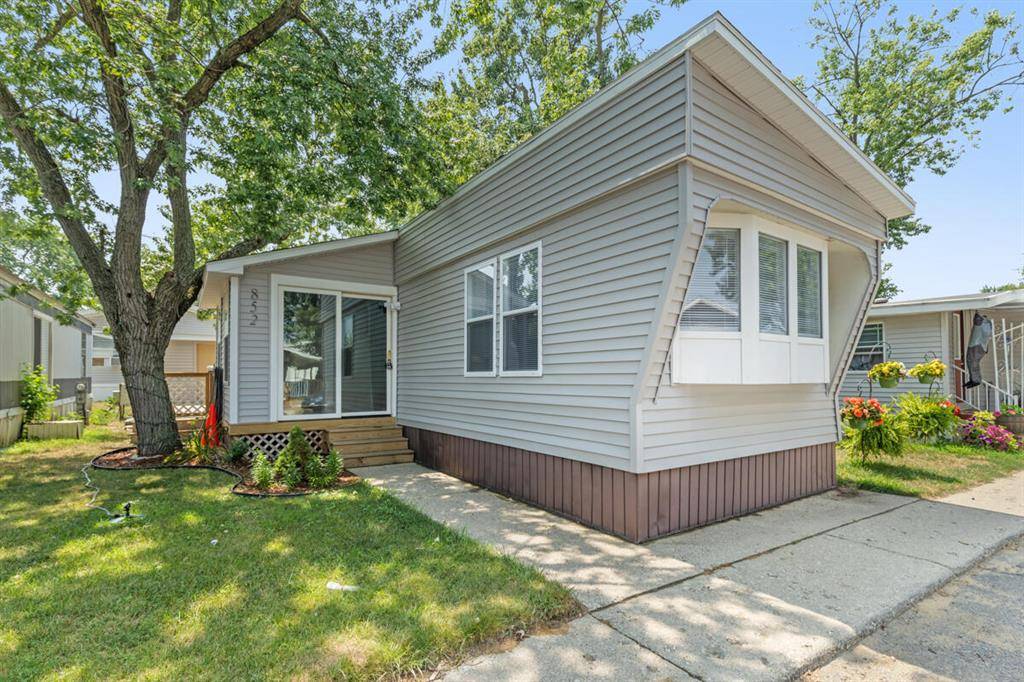 852 Tarpon St Street SW, Wyoming, MI 49509
