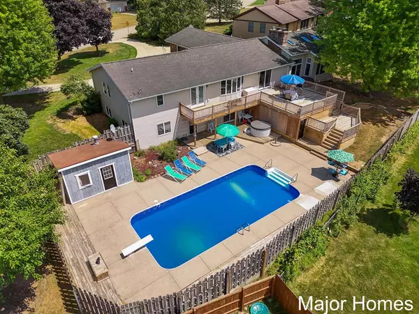 2650 Oldepointe Drive NE, Grand Rapids Twp, MI 49525