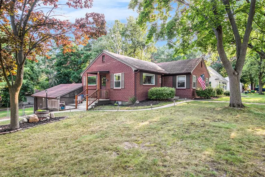 822 W Orange Street, Greenville, MI 48838