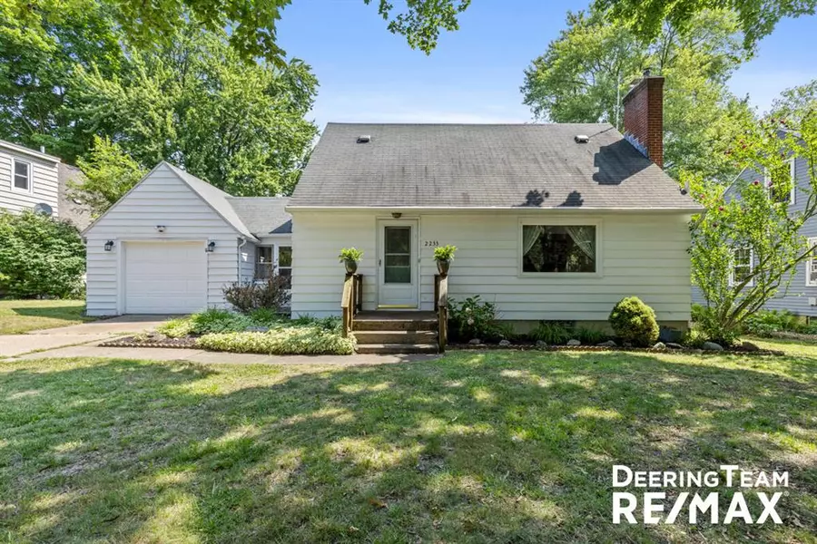 2233 Tremont Boulevard NW, Grand Rapids, MI 49504