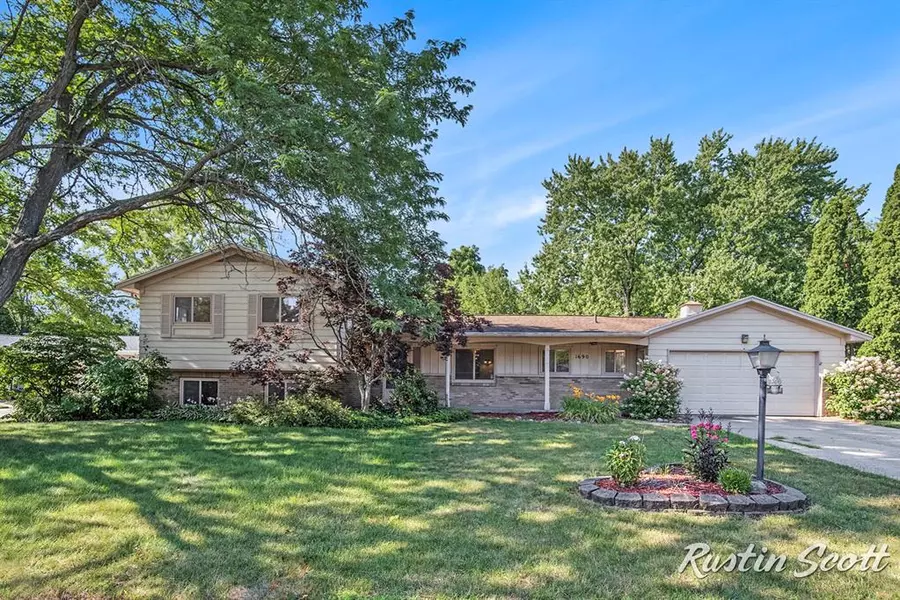 1690 Pembroke Street SE, Kentwood, MI 49508
