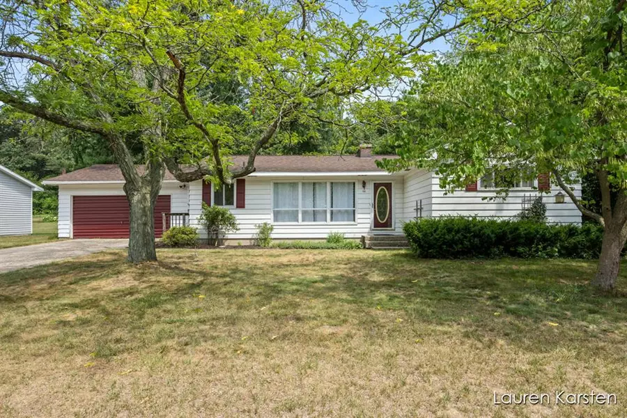 69 6 Mile Road NE, Plainfield Twp, MI 49321