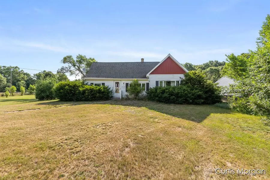1044 N Green Creek Road, Laketon Twp, MI 49445