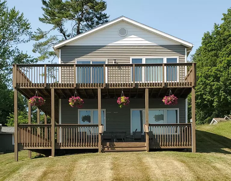 3718 Peterson Drive, Cheshire Twp, MI 49055