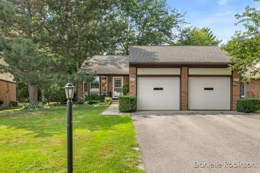 2255 Radcliff Circle SE 72, Grand Rapids, MI 49546