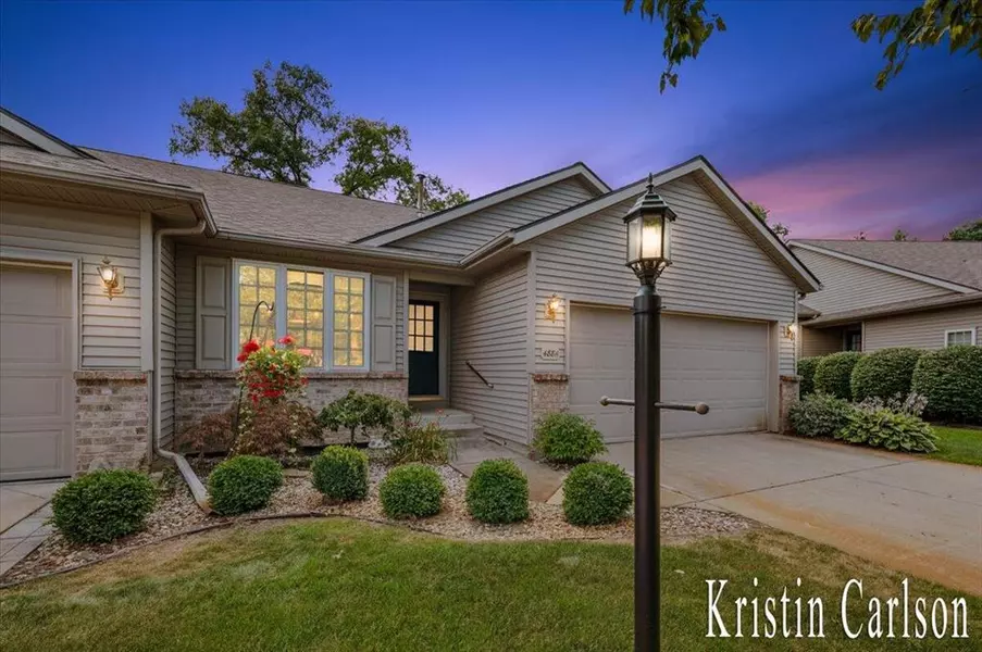4886 Castle Hills Court NE, Rockford, MI 49341