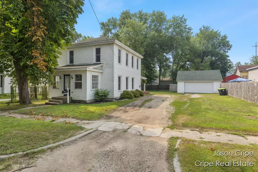 405 E State Street, Greenville, MI 48838