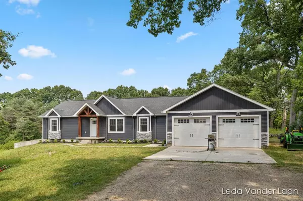 7385 14 Mile Road NE, Courtland Twp, MI 49341