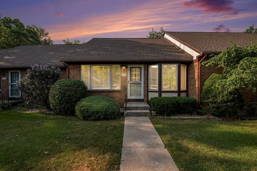 2356 Radcliff Village Drive SE, Grand Rapids, MI 49546