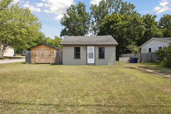 122 N Linden Avenue, Dayton Twp, MI 49412