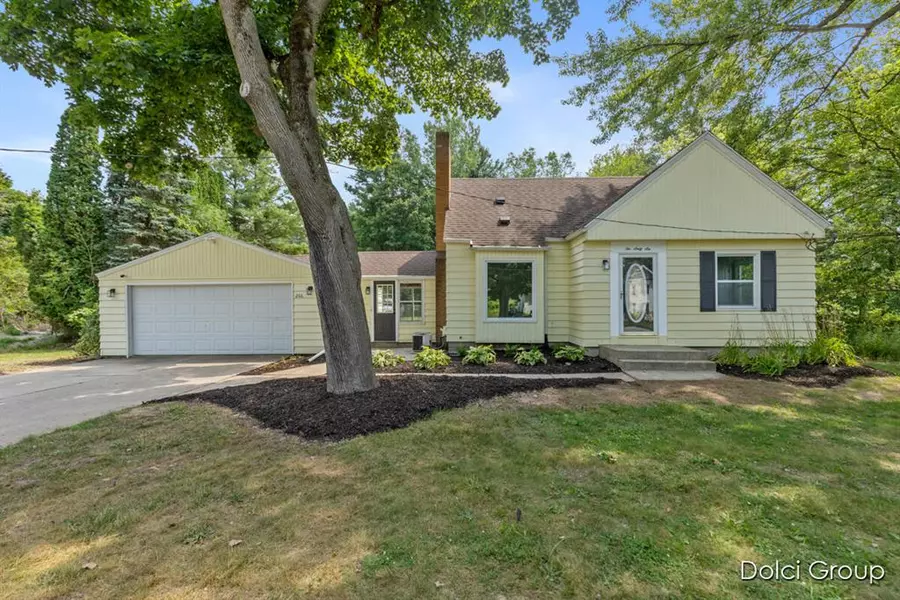 266 7 Mile Road NW, Alpine Twp, MI 49321