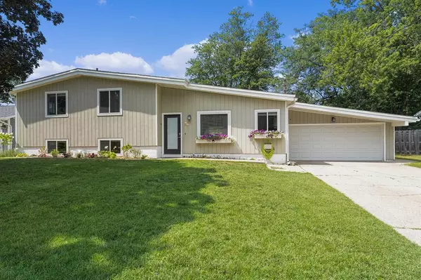 142 Birchwood Avenue, Holland, MI 49423