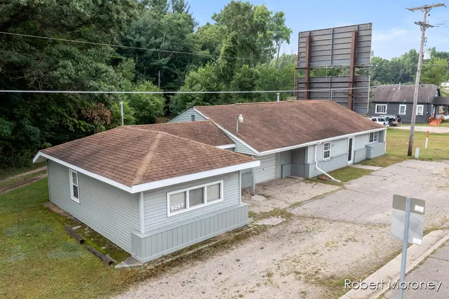 9297 SW Greenville Road, Eureka Twp, MI 48838