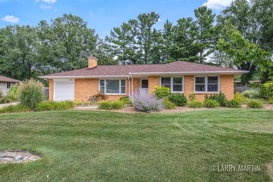 768 Westview Avenue NW, Grand Rapids, MI 49504