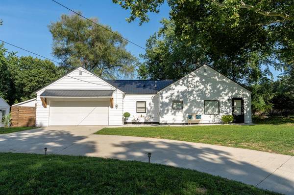 2958 Dean Lake Avenue NE, Grand Rapids Twp, MI 49525