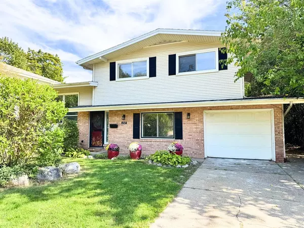 1848 Emerald Avenue NE, Grand Rapids, MI 49505