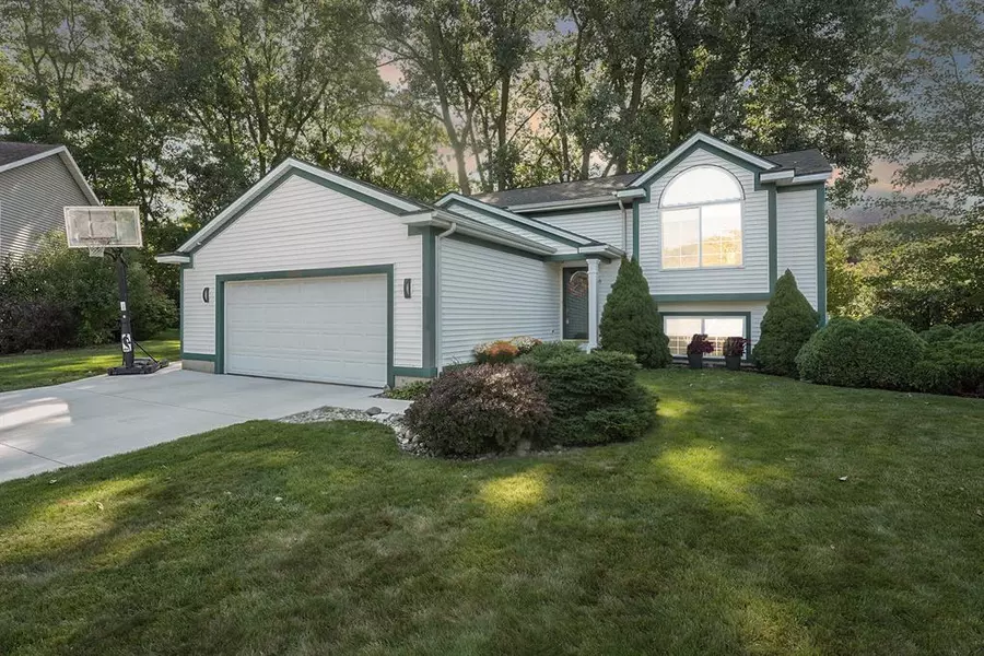 3826 Kirkshire Drive SE, Grand Rapids, MI 49508