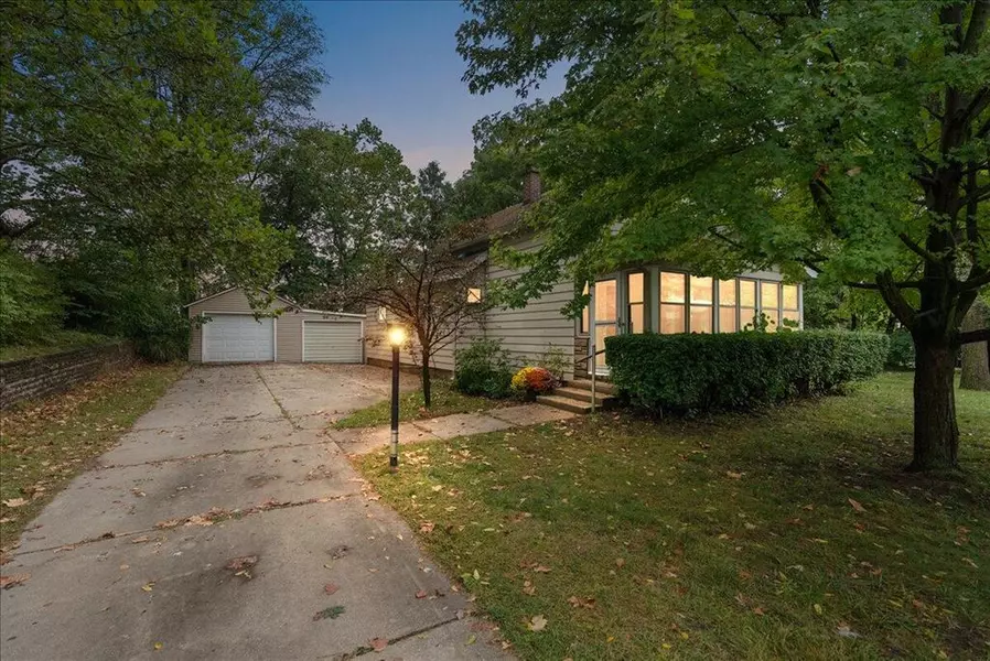 2222 Hoyle Avenue NW, Walker, MI 49544