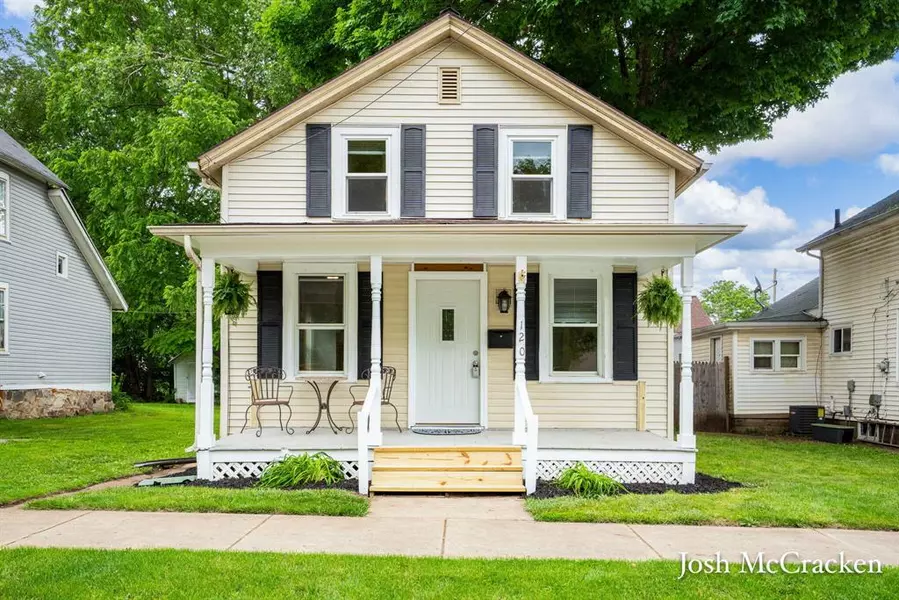 120 S Jackson Street, Ionia, MI 48846