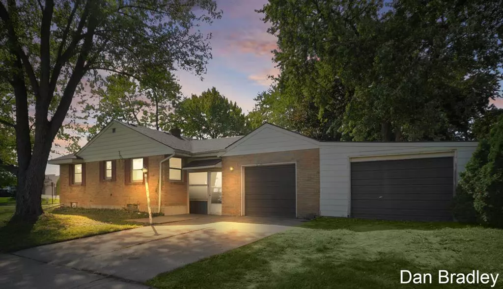 4447 Warrington Street NW, Walker, MI 49534