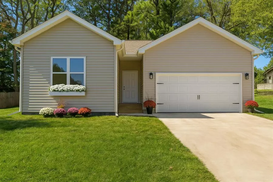 433 Carpenter Avenue NW, Grand Rapids, MI 49504