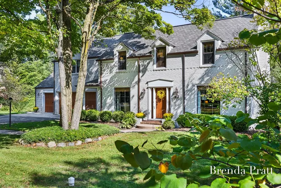 262 Gracewood Drive SE, East Grand Rapids, MI 49506