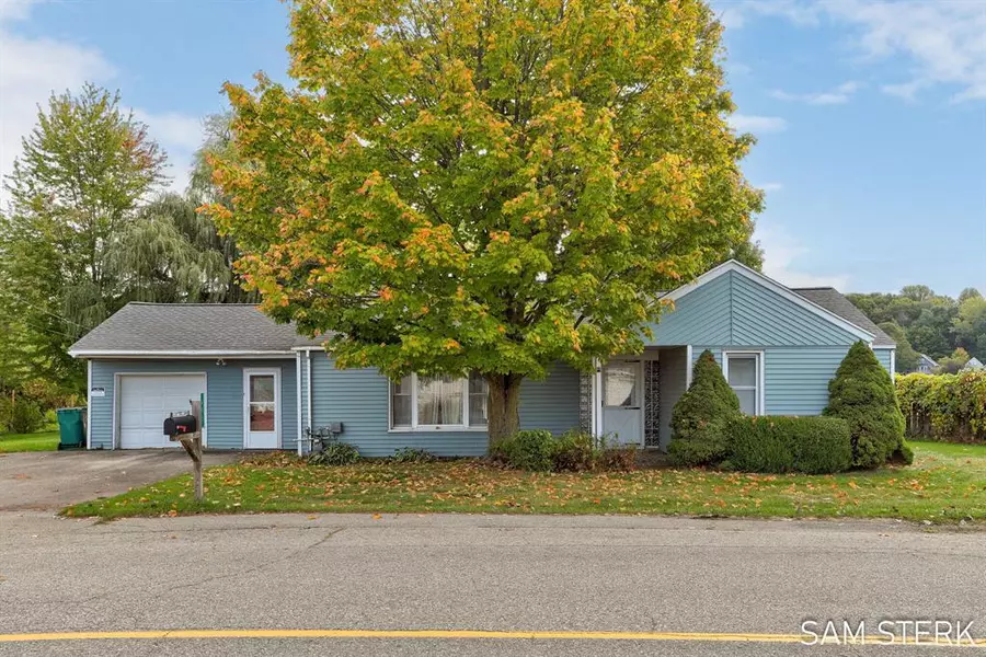 495 Round Lake Drive, Leighton Twp, MI 49316