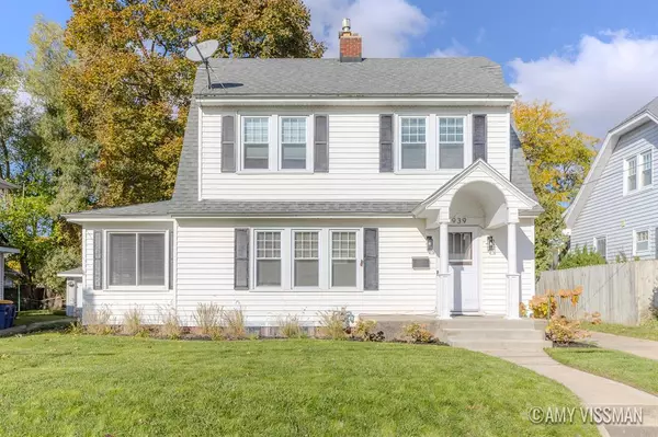 939 Oaklawn Street NE, Grand Rapids, MI 49505