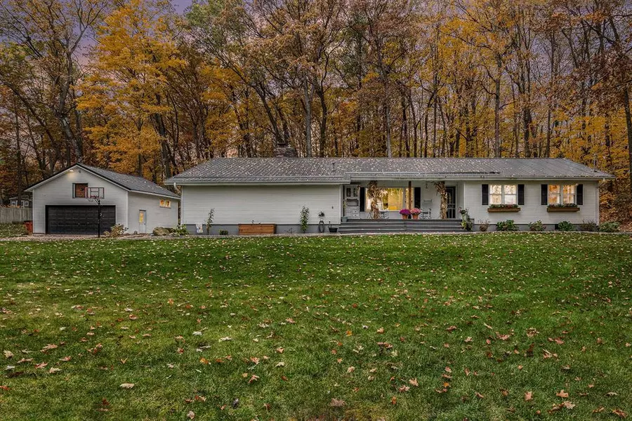 8825 Algoma Avenue NE, Algoma Twp, MI 49341