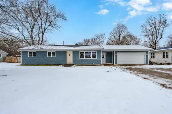 215 Cherrywood Drive, Plainwell, MI 49080