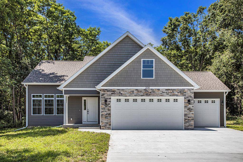 2041 Dakota Trail, Rutland Twp, MI 49058