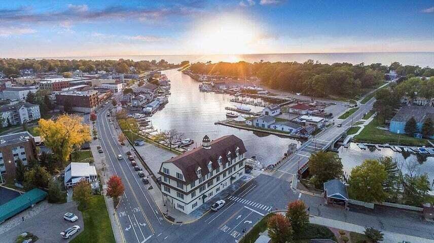 532 Dyckman Avenue R-14, South Haven, MI 49090