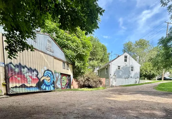 210 Fifth Avenue, Three Rivers, MI 49093