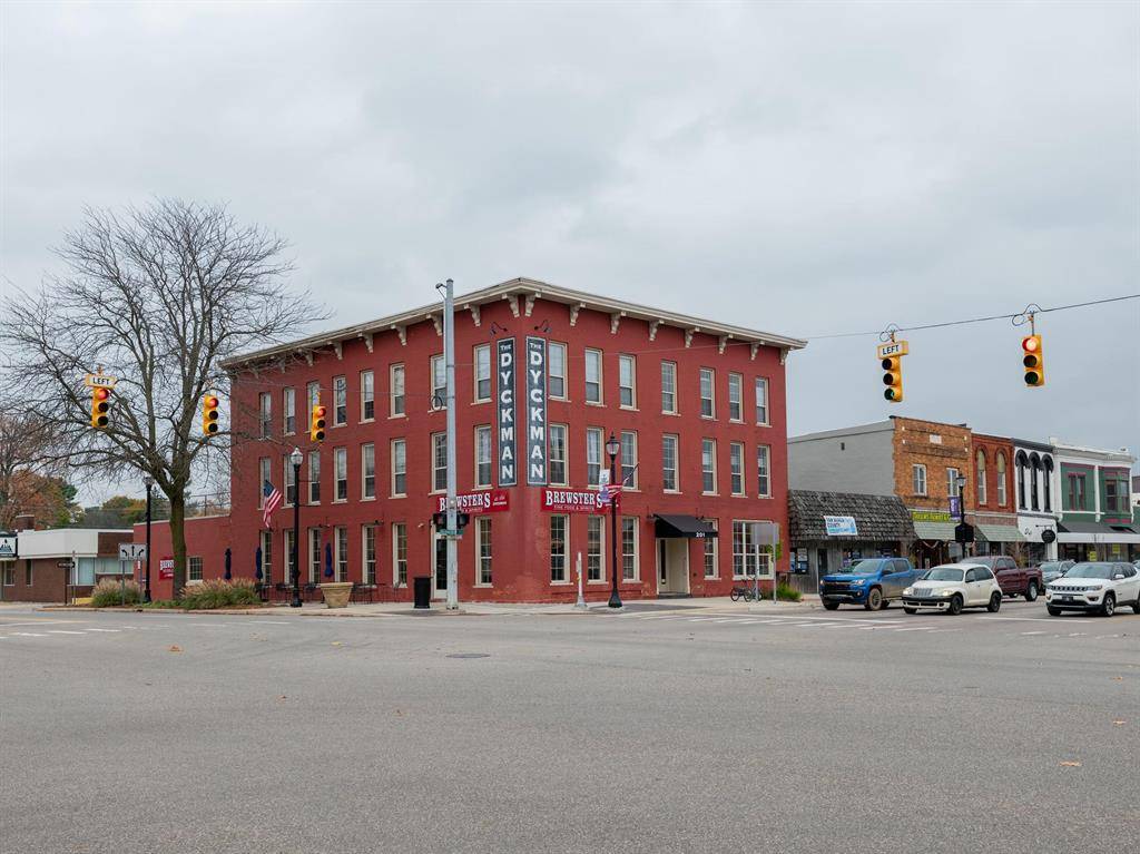Paw Paw Vlg, MI 49079,201 E Michigan Avenue 2C