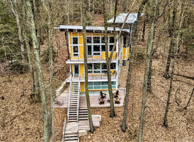 6723 Vandermeulen Road, Laketown Twp, MI 49423