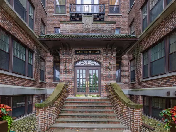 Kalamazoo, MI 49007,471 W South Street 207