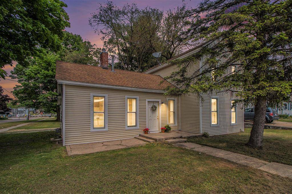 501 E Paw Paw Street, Paw Paw Vlg, MI 49079