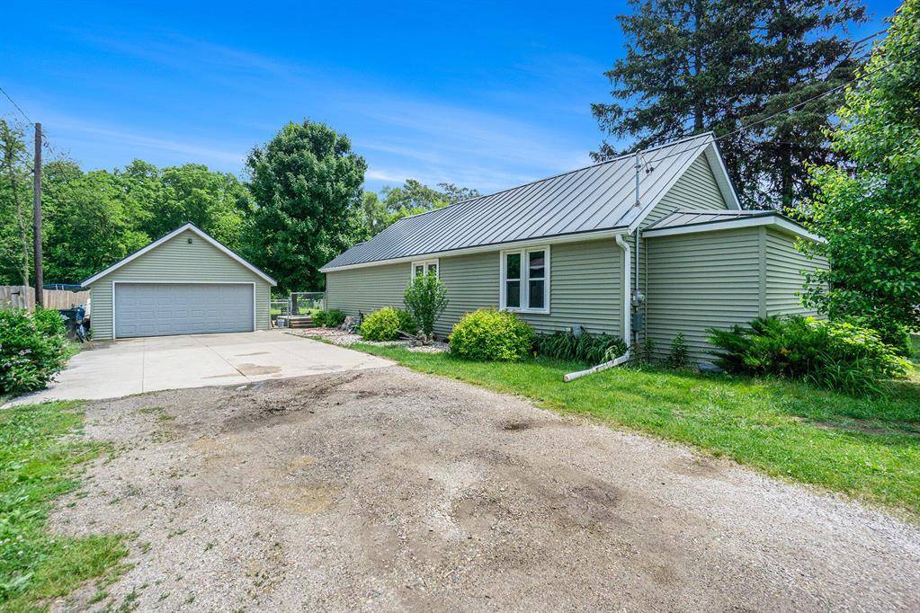 1027 E Railroad Street, Hastings, MI 49058