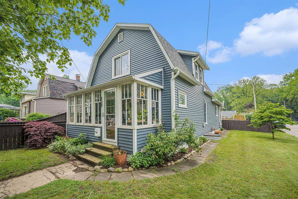129 Plainwell Street, Plainwell, MI 49080