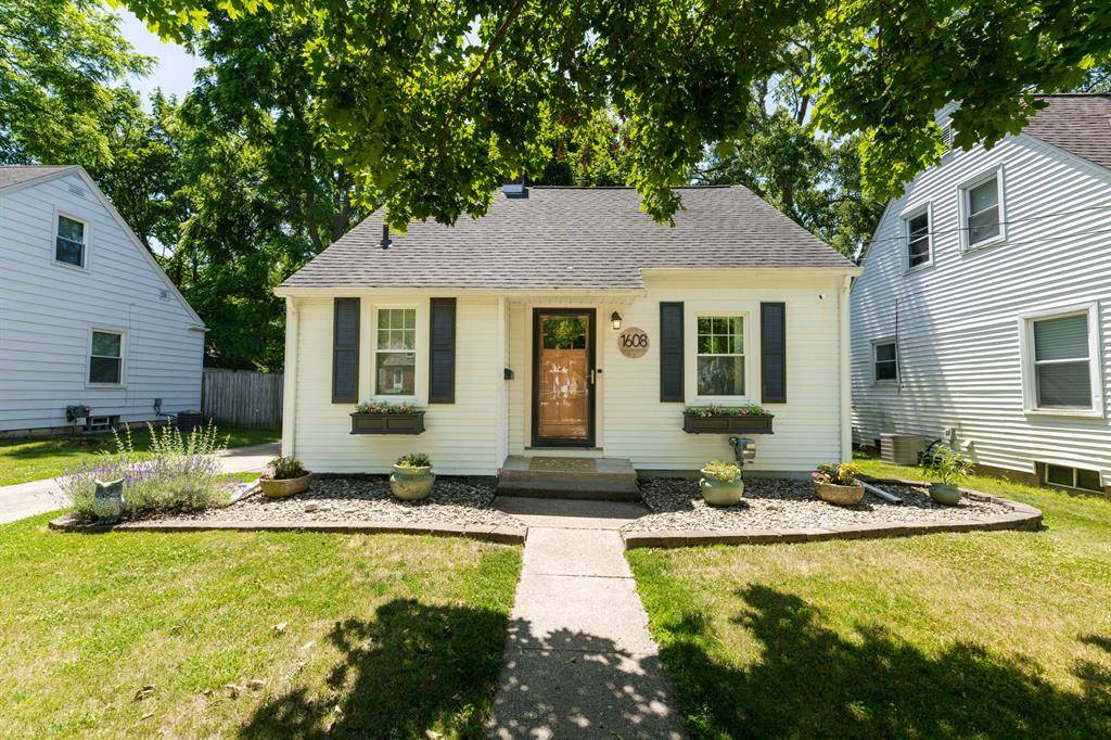 1608 Cambridge Drive, Kalamazoo, MI 49001