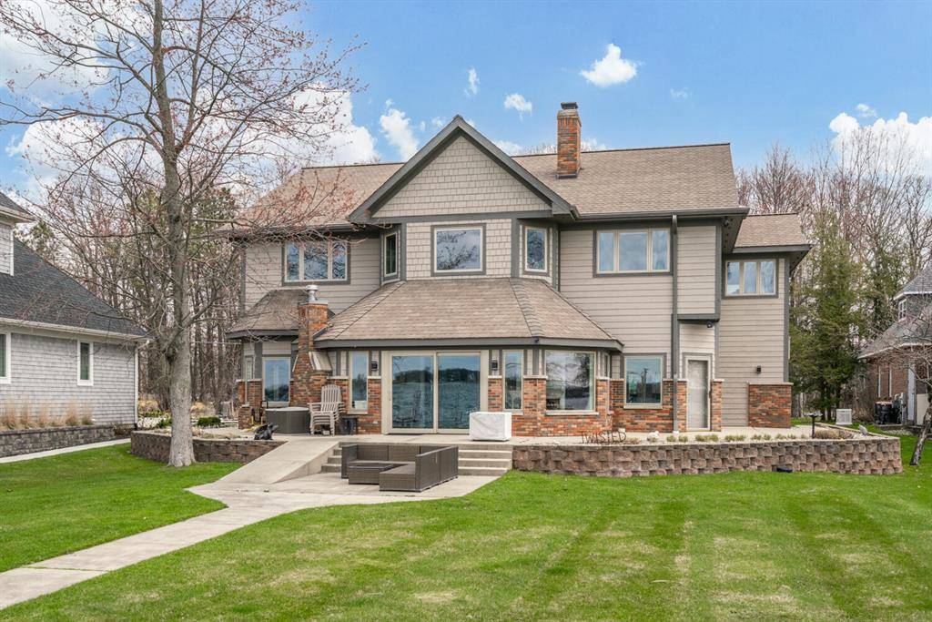 9230 E Shore Drive, Portage, MI 49002