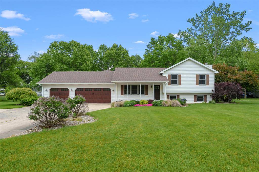 55042 W End Road, Park Twp, MI 49093