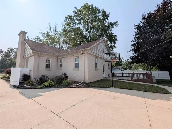 Bangor, MI 49013,16 N Center Street