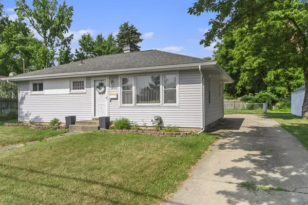2720 Emerald Drive, Kalamazoo, MI 49001