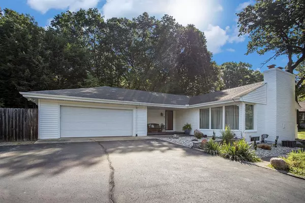 4417 Lake Forest Drive, Kalamazoo, MI 49008