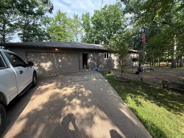 8733 S James Road, Pleasant Plains Twp, MI 49304