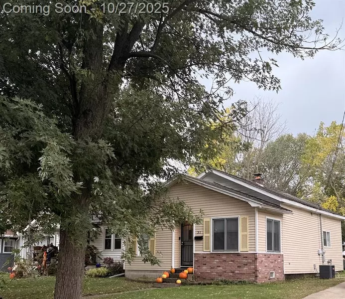 31 Oxford Street, Pennfield Twp, MI 49017