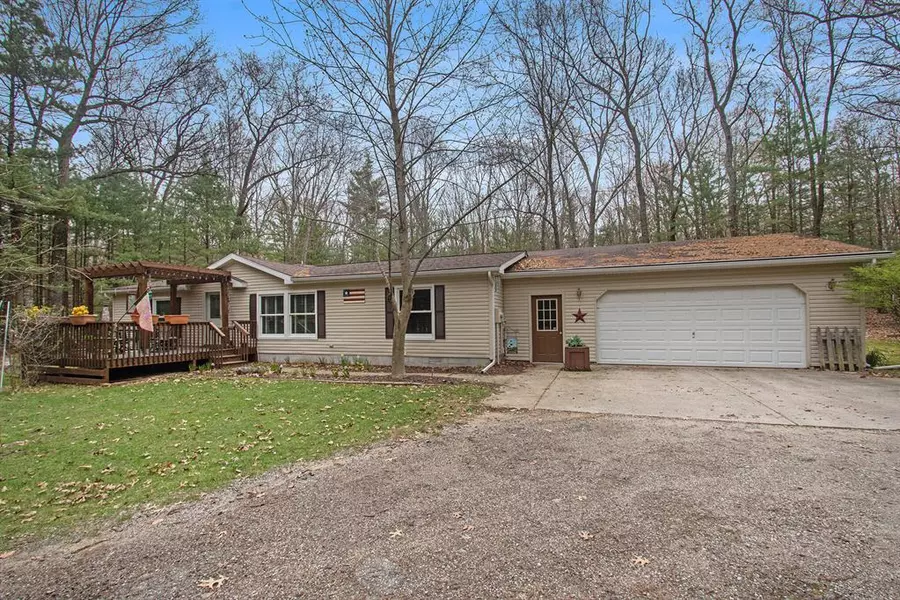 6446 Ridge Road, Pentwater, MI 49449